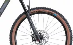 Cube Stereo 140 HPC Rookie Unge, Oliven/grå -Full Suspension MTB Butik cube stereo 140 hpc rookie kids flashgreynolive 3